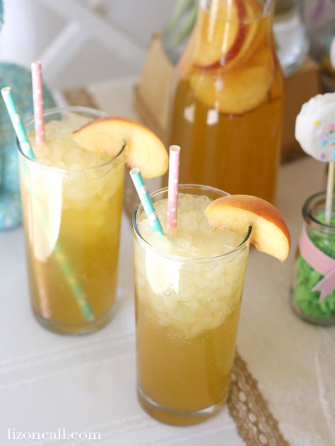 Mix up some of this peach bellini party punch mocktail for your next brunch.  It's an easy party punch recipe that guests of all ages can enjoy! Gold Punch Recipe, Peach Bellini Mocktail, Easy Party Punch Recipes, Bellini Mocktail, Holiday Party Punch, Punch Mocktail, Punch Recipes For Kids, Best Punch Recipe, Party Punch Recipe