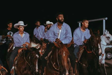 New York Times photojournalist Ivan McClellan had been practicing photography for nearly a decade and had yet to find a subject matter he truly... Black Rodeo, K Michelle, Daughter Photography, Black Cowboys, Travel Noire, Cowboy Aesthetic, Pony Express, Black Cowboy, Photography Series