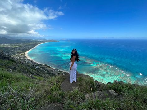 hawaii adventure girl beautiful hiking pretty sunrise sunset ocean happy peace love aloha island oahu green tropical fun vacation outfit inspiration hawaiian Hawaii Instagram Pictures Kona, Hawaii Poses, Hawaii Instagram Pictures, College In Hawaii, Hawaii Instagram, Hawaii Aesthetic, Summer Vision Board, Hawaii Pictures, Summer Vision