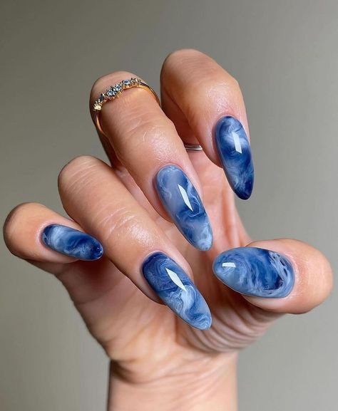 Manicure Aesthetic, Dragon Nails, Unghie Sfumate, Water Marble Nails, Marble Nail Designs, Quartz Nail, Marble Nail Art, Blue Nail Art, Easy Nails