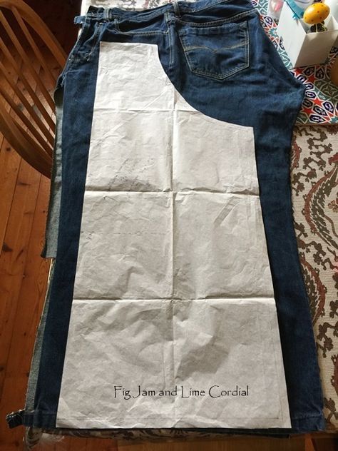 Aprons From Jeans, Apron Made From Jeans, Jeans Pockets Ideas, Simple Apron Pattern, Apron From Jeans, Make An Apron, Återvinna Jeans, Jean Apron, Jeans Refashion