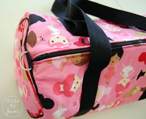 The Dance Class Duffle | From A Free Tutorial - Jaime Johnson Diy Ballet Bag Sewing Free Pattern, Diy Duffle Bag, Ballet Bag, Bag Pattern Free, Dance Bag, Sewing Organization, Bag Diy, School Time, Dance Class