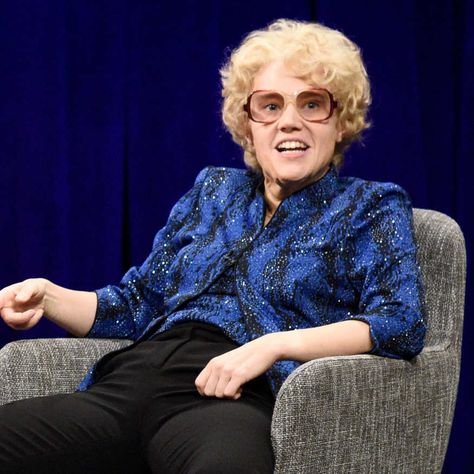 The Evolution of Kate McKinnon’s Debette Goldry ‘SNL’ Sketch Taylor Swift Snl Monologue, Kate Mckinnon Snl, Snl Cast Photos, Taylor Swift Snl 2021, Snl Funny Skits, Snl Characters, Snl Kate Mckinnon, Oxygen Tanks, Kate Mckinnon