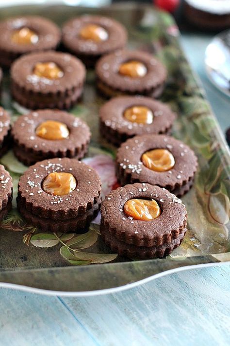 Chocolate Linzer Cookies topped with sea salt and filled with Dulce de Leche, sweet blackberry jam and flavorful raspberry jam. Easy Linzer Cookies Recipe, Cake Ideas Chocolate, Nutella Ice Cream Recipe, Chocolate Cake Ideas, Linzer Cookie, Nutella Ice Cream, Linzer Cookies Recipe, Linzer Cookies, Savory Meals