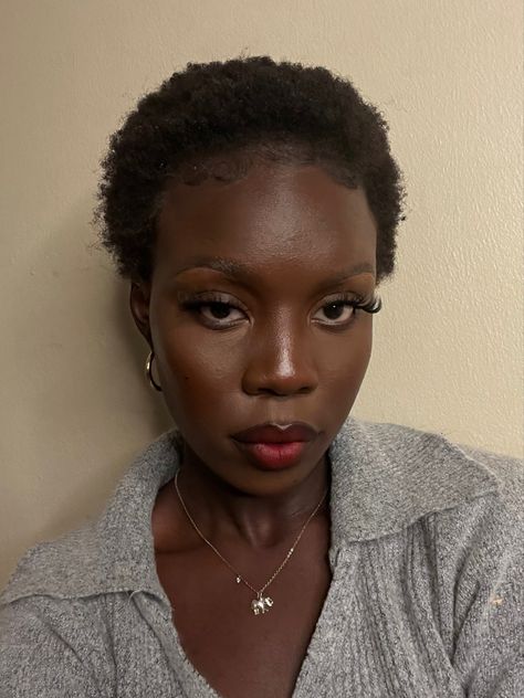 Soft Glam With Red Lip Black Women, Natural Makeup Red Lips Black Women, Red Lip Soft Makeup, Red Lip No Makeup, Red Lip Black Women, Dark Skin Red Lip Makeup, Bold Red Lip Makeup Black Women, Full Coverage Makeup, Minimal Makeup Look