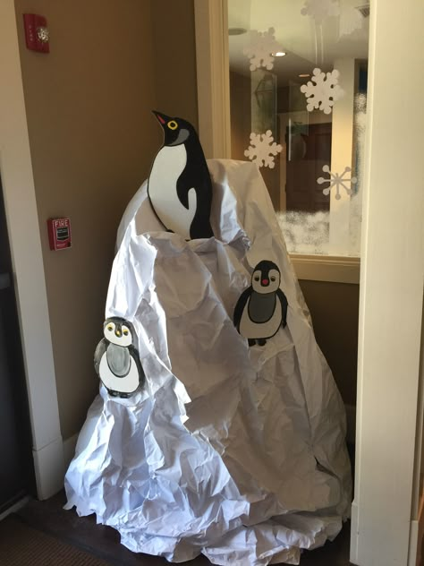 Snow Themed Decorations, Igloo Cubicle Decorations, Christmas Penguin Crafts, Arctic Decorations Diy, Arctic Party Decorations, Artic Classroom Decorations, Winter Wonderland Party Decor, Penguin Decorations Christmas, Artic Party