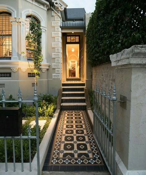 Victorian Front Garden, Victorian Terrace House, Victorian Tiles, Minimal House, Victorian Terrace, Style Tile, Front Of House, Alam Yang Indah, House Entrance