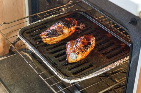 How to Broil Chicken in the Oven Broiled Chicken Recipes, Broil Chicken, Oven Grilled Chicken, Dieting Foods, Attainable Sustainable, Broiler Chicken, Phonics Cards, Oven Baked Chicken Breasts, Ways To Cook Chicken