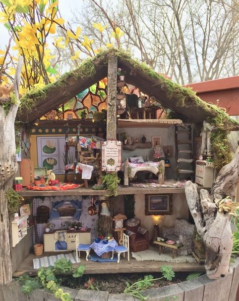 Fairy House Crafts, Calico Critters Families, Fairy House Diy, Miniature Gardens, Fairy Furniture, Mini Doll House, Doll House Crafts, Fairy Crafts, Fairy Garden Houses