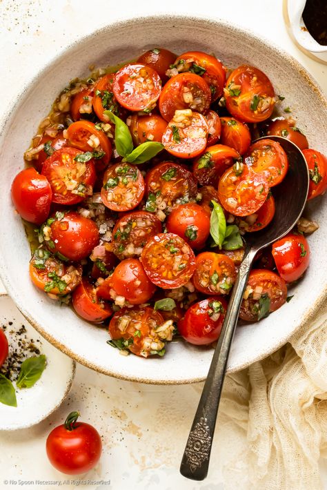 Ways To Use Cherry Tomatoes, Tomato Marinade, Grape Tomato Recipes, Tomato Side Dishes, Tomato Snacks, Cherry Tomato Salad, Cherry Tomato Recipes, Tomato Dishes, Fresh Tomato Recipes