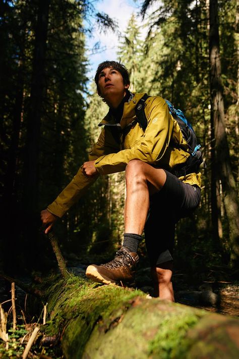 When the objective is remote, trust is imperative. You fall into stride, covering ground, high on anticipation yet prepared for what's to come. On the trail, it's about being there for each other. You need gear that'll do the same. Designed for breathability, durability and weather protection, the Mammut spring and summer hiking collections are your partners wherever the trail takes you. Hiking Pose Reference, Hiking Photo Shoot, Hiking Portraits, Mountaineering Outfit, Hiking Editorial, Hiking Photoshoot Ideas, Hiking Reference, Trekking Outfit Men, Columbia Outfit