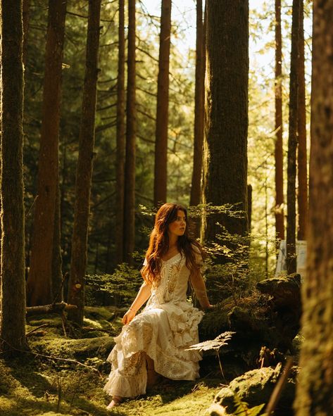 Magical Senior Pictures, Ethereal Photoshoot Fairytale, Forest Photoshoot Woman, Forest Graduation Pictures, Ethereal Aesthetic Photoshoot, Dreamy Aesthetic Photoshoot, Picture Ideas In Nature, Girlhood Photoshoot, Photoshoot In Forest