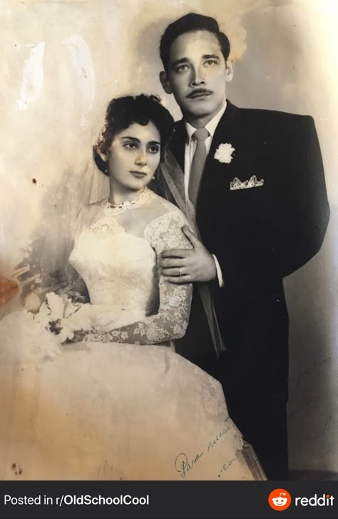 Mexican Grandparents, Mexican American Art, Hispanic Wedding, Vintage Mexican Wedding, Mexican Pictures, 40s Wedding, Grandparents Wedding, Old Wedding Photos, Mexican Inspired Wedding