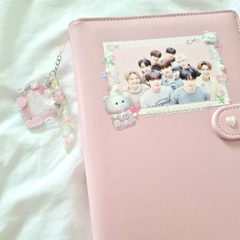 Kpop Binder Deco Cover, K Pop Binder Ideas, Pink Binder Covers, Pc Binder Deco, Binder Design Cover Ideas, Macaron Binder Deco, A5 Binder Deco, Binder Ideas Cover, Kpop Binder Cover Ideas