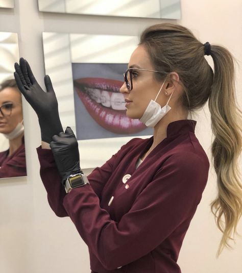 Dental Student Photoshoot, Dental Clinic Photoshoot, Dental Headshots, Dentist Photoshoot, Dentist Career, Dental Photos, Female Dentist, Dental Materials, Dental Aesthetics