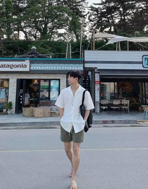 Credit to the owner. Just saw this in facebook trend. Singapore Outfit Ideas For Men, Korea Summer Outfit Men, Asian Male Fashion Summer, Outfit For Beach Men, Beach Outfit Guys, Bangkok Outfit Men, Korean Mens Fashion Summer, Japan Summer Outfits Men, Japan Men Fashion Summer