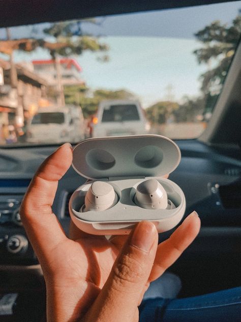 Samsung Earbuds Aesthetic, Wireless Earbuds Aesthetic, Cute Earbuds, Samsung Earbuds, Earbuds Aesthetic, Samsung Earphones, Air Bud, Creative Vision Boards, Dr Marvel