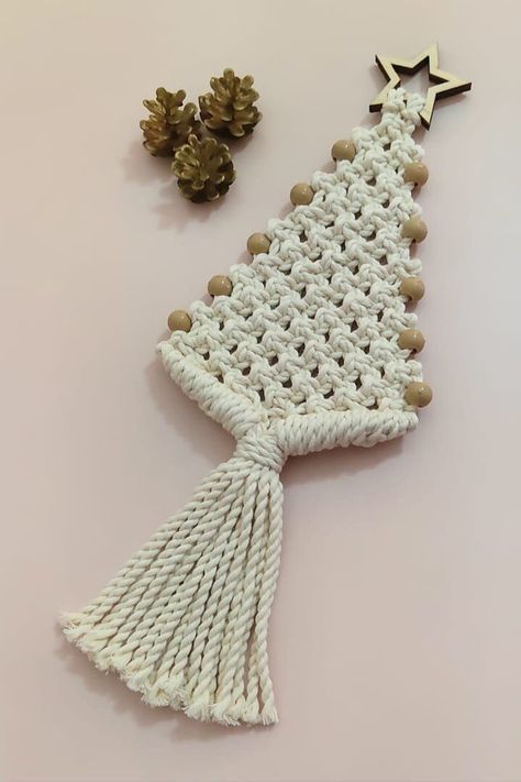 Diy Macrame Christmas Tree, Christmas Tree Macrame, Diy Macrame Christmas, Tree Macrame, Christmas Ornament Tutorial, Macrame Christmas Tree, Simpul Makrame, Macrame Christmas, Macrame Knots Pattern