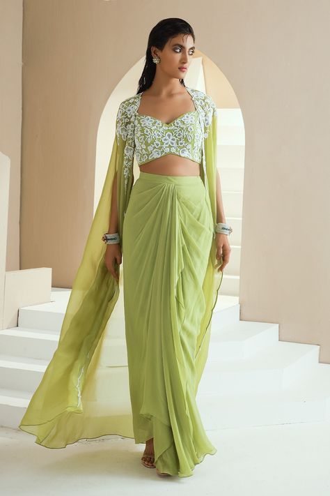 Draped Skirt For Haldi, Dhoti Cape Outfit, Drape Skirt Outfit Indian, Draped Skirt Indian Outfit, Saree Skirt Drape, Lungi Dress Indian For Women, Green Indo Western Outfits, Long Cape Dress Indian, Drape Skirt Outfit