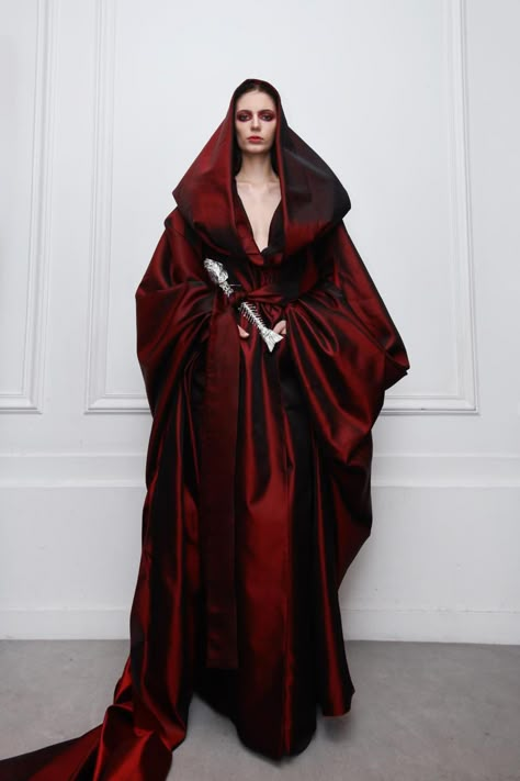 Winter Couture Gowns, Haute Couture Halloween, Haute Couture Fall 2024, Vampire Haute Couture, Red Haute Couture Gowns, Winter Vampire, Philippa Eilhart, Red Couture Gowns, Red Haute Couture