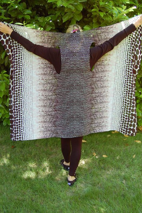 Poncho Shawl, Diy Sewing Pattern, Refashion Clothes, Clothing Hacks, Skirt Pattern, Sewing Tips, Sewing Techniques, Upcycle Clothes, Sewing Clothes