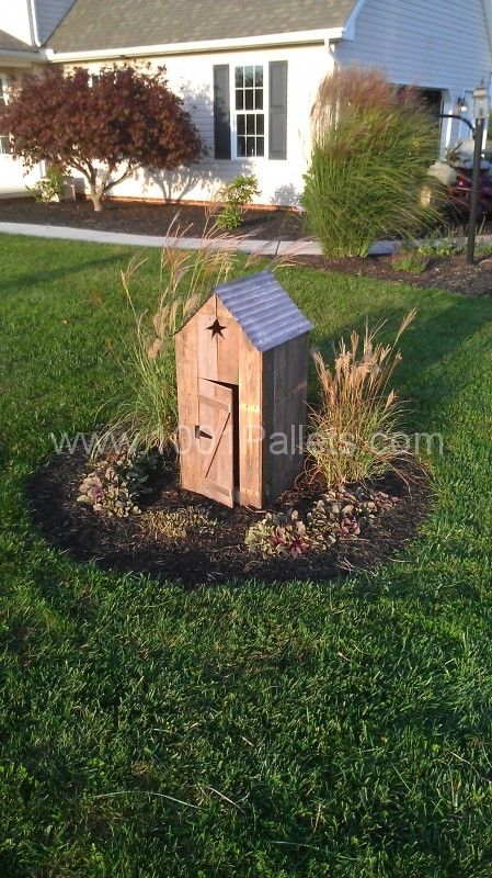 Mini Out Houses with pallets in pallet home decor pallet garden pallet outdoor project  with pallet Outdoor House, Covers well head Pallet Sheds, Well Pump Cover, Pallet Cabin, Septic Tank Covers, Repurposed Pallets, Pallet Playhouse, Out Houses, Pallet Home Decor, Pallet Shed