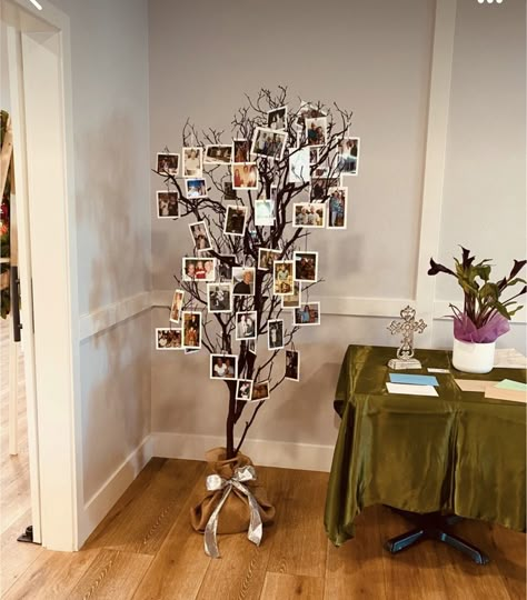 Memorial Service Decorations, Photo Centerpieces, Celebration Of Life Ideas, Class Reunion Decorations, Reunion Decorations, Family Reunion Ideas, Memory Table, Picture Tree, Family Reunion Planning