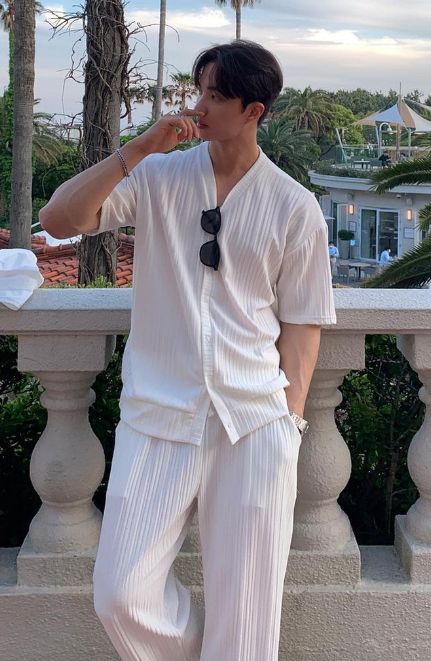 Korean Outfit Men Summer, Summer Outfit Korean Men, Boyfriend Outfit Men Summer, Summer Outfits Asian Men, Old Money Summer Men Outfits, Men Clean Outfit, Outfit Nam Basic, Asian Men Fashion Casual Summer, Asian Classy Outfits