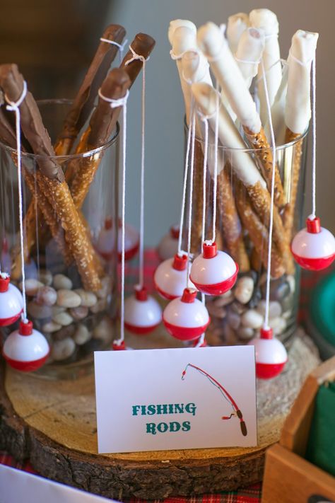 Edible fishing rod pretzels - Little Fisherman: 2nd Birthday Party Bos Baby, Fishing Themed Birthday Party, Baby Shower Fishing, Fishing Birthday Party, O Fish Ally, Retirement Party Ideas, Fishing Party, Baby Fish, Camping Birthday