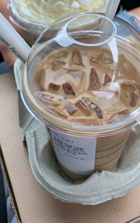 CRAVE on Twitter: "Iced ❤️… " Iced Latte Starbucks, Mocha Drink, Latte Starbucks, Korean Cafe, Coffee Mocha, Coffee Shop Aesthetic, Coffee Obsession, Pretty Drinks, Think Food