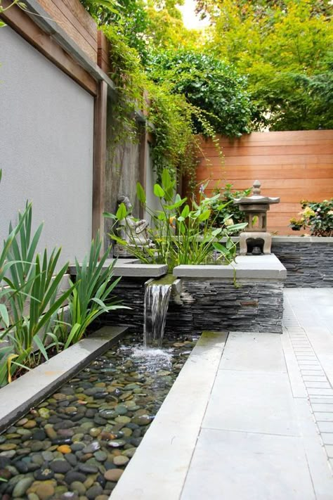 Garden Fountain Ideas, Moderne Have, Kolam Koi, Mini Zen Garden, Fountain Ideas, Zen Garden Design, Indoor Water Fountains, نباتات منزلية, Backyard Water Feature