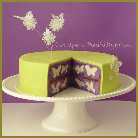 Butterfly/garden theme: Hidden Butterflies Inside Another Twice Baked Cake Surprise Inside Cake, Torte Creative, Eco Food, 25th Birthday Cakes, Inside Cake, Surprise Cake, Torte Cupcake, Gateaux Cake, Butterfly Cakes