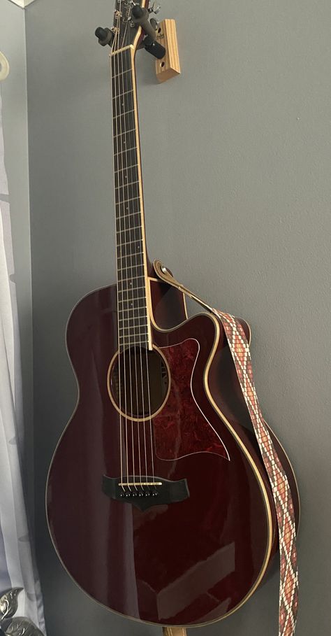 Aesthetic Acoustic Guitar Design, Acoustic Guitar Pretty, Acoustic Guitars Aesthetic, Pretty Acoustic Guitars, Maroon Guitar, Guitar On Back, Red Acoustic Guitar, Brown Acoustic Guitar, Acoustic Guitar Aesthetic