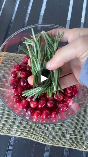 35K views · 705 reactions | fun #christmas centerpiece idea 💡 | Brooklyn B Easy Christmas Flower Arrangements, Christmas Center Piece For Table Holiday, Christmas Flower Arrangements Diy, Christmas Floral Table Arrangements, Xmas Table Centerpieces, Ornament Centerpieces, Easy Christmas Centerpieces, Christmas Floral Centerpieces, Holiday Centerpieces For Tables