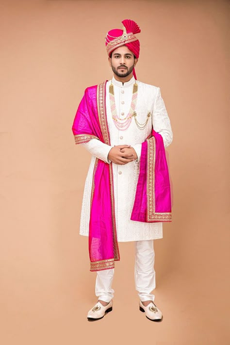 Groom Portraits Indian, Wedding Possess, Rajput Couple, Groom Single Poses, Dulha Single Pose, Dulha Pose, Rajput Wedding, Wedding Matching Outfits, Haldi Photoshoot