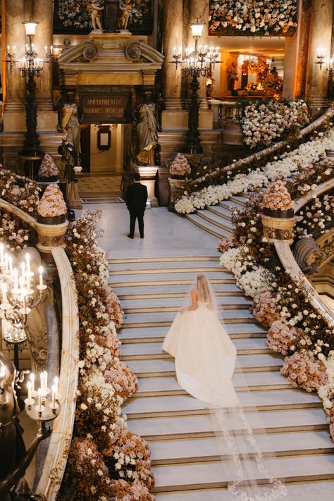 Opera Garnier Wedding, Grand Ballroom Wedding, Old Money Wedding Venue Ideas, Paris Wedding Theme, Traditional English Wedding, Wedding Interior Design, Royalty Wedding Theme, Paris Wedding Venues, Cinderella Themed Wedding