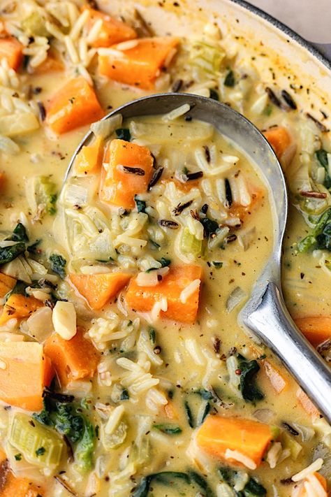 Creamy Sweet Potato and Wild Rice Soup - Cupful of Kale Soup With Kale, Sweet Potato Kale, Soup Vegan, Vegan Soup Recipes, Wild Rice Soup, Sweet Potato Soup, Vegan Soups, Rice Soup, Vegan Soup