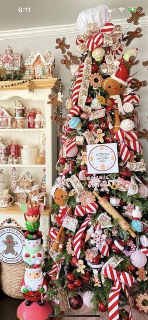 Simple Gingerbread Christmas Tree, Gingerbread Bakery Christmas Decor, Bakery Christmas Tree, Ginger Bread Christmas Tree, Vintage Christmas Decorating, Christmas Hutch, Gingerbread Nutcracker, Kitchen Organizing Ideas, Whimsy Christmas