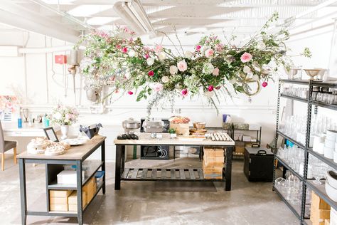 Youtube Office, Small Studio Space, Design Studio Space, Flower Shop Interiors, Florist Studio, Flower Workshop, Flower Shop Decor, Flower Shop Design, Garage Studio