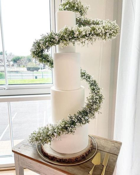 Wedding Cake With Vines, Cake With Vines, Pretty Cake, Wedding Fair, Diy Brides, Wedding Diy, Pretty Cakes, Planning Tips, Let Them Eat Cake