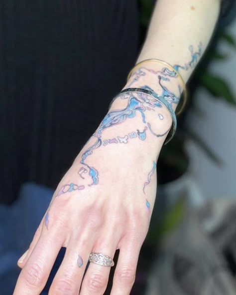 Fineline Watercolor Tattoo, Tätoo Hand, Tattoos Blue Ink, Water Colour Tattoo Designs, Holographic Tattoo, Light Blue Tattoo, Painting On Skin, Blue Ink Tattoos, Funky Tattoos