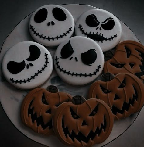 Biscuits Halloween, Halloween Sleepover, Dessert Halloween, Decorações Com Comidas, Halloween Food Treats, Halloween Baking, Spooky Szn, Halloween 3, Halloween Vibes