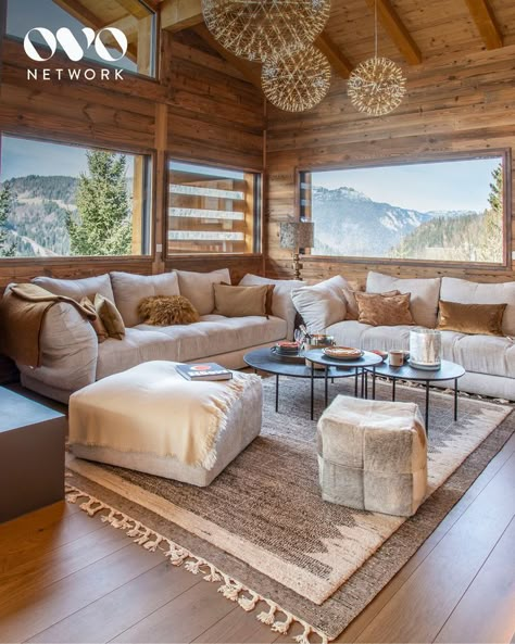 Chalet Style Homes Interior, Ski Lodge Interior, Ski Chalet Interior, Chalet Living Room, Mountain Interior Design, Chalet Style Homes, Chalet Interior Design, Ski House Decor, Mountain Home Interiors