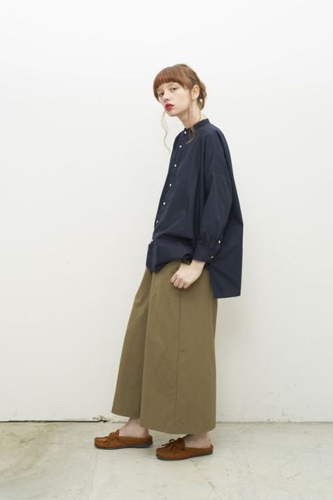 Japanese Minimalist Fashion, How To Wear Culottes, Muji Style, Cardigan Blazer, Budget Planer, 가을 패션, Japan Fashion, 80s Fashion, Japanese Fashion