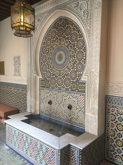 Small Bathroom Makeover Ideas, Bathrooms Decorations, Bathroom Shelving Ideas, Morocco House, Spicy Couscous, Interior Design Ideas Bathroom, Moroccan Fountain, Moroccan Recipe, Floor Tile Bathroom