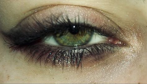 Eye Makeup Aesthetic, Grunge Eye Makeup, Grunge Ideas, قلادات متدلية, Maquillage On Fleek, Look Grunge, Swag Makeup, Smink Inspiration, Makija�ż Smokey Eye