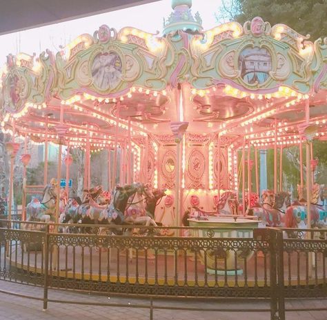 Larme Aesthetic Seni Dan Kraf, Baby Pink Aesthetic, Pastel Pink Aesthetic, Merry Go Round, Pink Themes, Princess Aesthetic, Everything Pink, Aesthetic Images, Inner Child