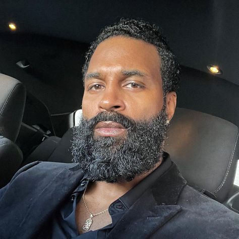 Grey Hair Black Man, Bad Beards, Black Men Beard Styles, Black Outfit Men, Black Men Beards, Men Beard, Black Men Haircuts, Black Beards, Beard Love