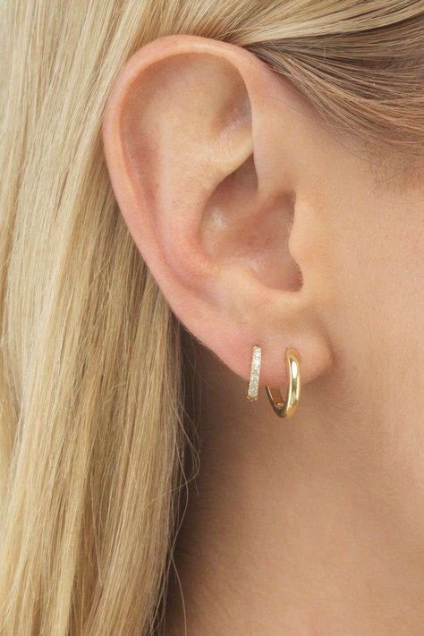 Earring For Double Piercing, Minimalist Double Piercing, Double Ear Piercings Aesthetic, 2nd Ear Piercing Ideas Silver, Second Pearsing, 2 Peircings Earring, Double Ear Piercing Silver, Double Ears Pierced, Double Piercings Ear