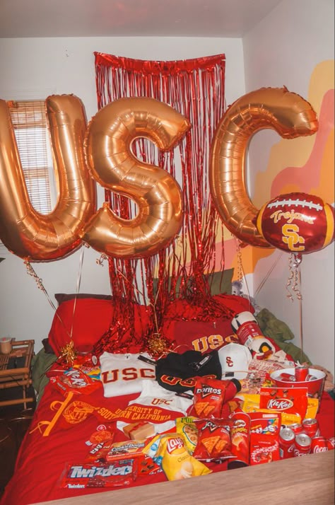 College, commitments, commitment day, University of Southern California Legal Birthday Cake, Usc Graduation, University Vibes, House In The Hamptons, Bed Party, Dream University, University Aesthetic, Korea University, College Bedding